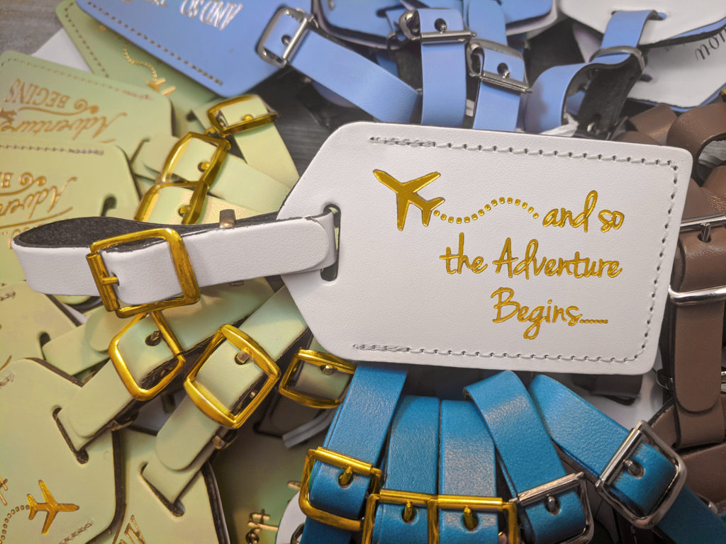 Travel Bon Voyage Wedding Party Favors Details about   30-144 Gold Luggage Tag Key Chain 